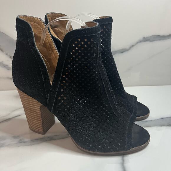 Lucky Brand | Black Perforated Leather Block Heel Peep Toe Larise Bootie Sz 9 - Picture 1 of 8